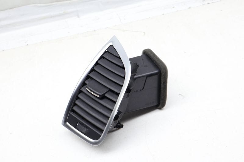 Dash Air Vent 4L0820901T — Used (SKU 671177)