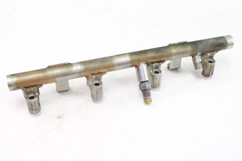 Fuel Rail 079133315E — Used (SKU 196174)