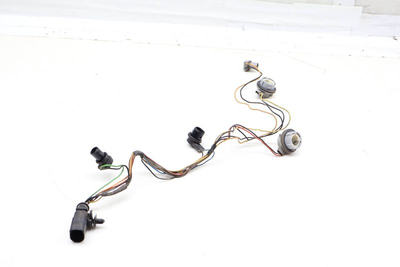 Lower Tail Light Bulb Socket Holder / Harness 4L0945221A — Used (SKU 671235)