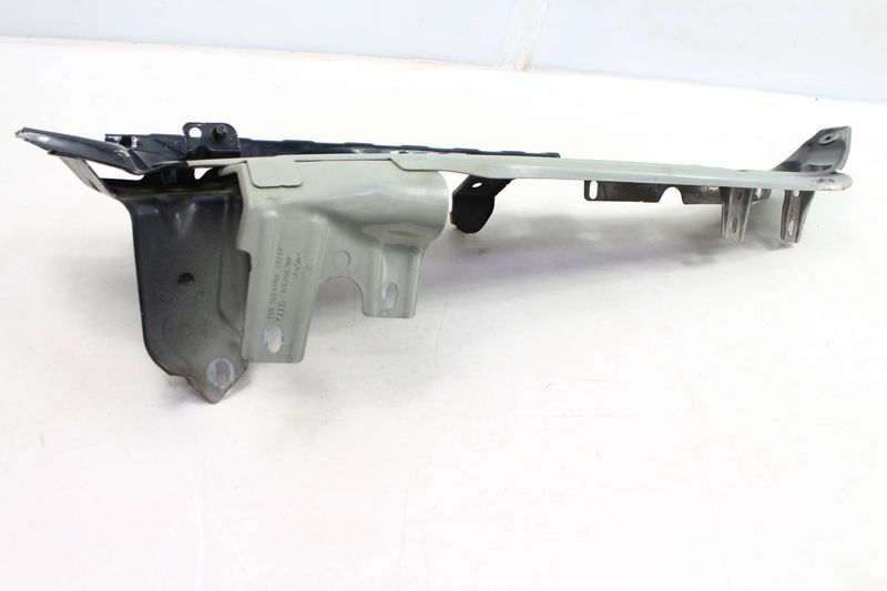 Upper Fender Mount / Bracket 4L0805157B — Used (SKU 195841)