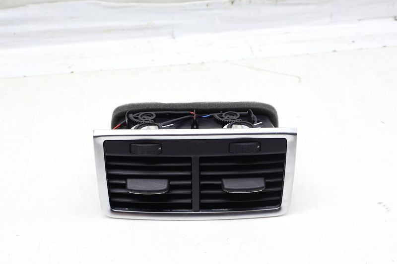 Center Air Vent 4L0819203K — Used (SKU 671176)