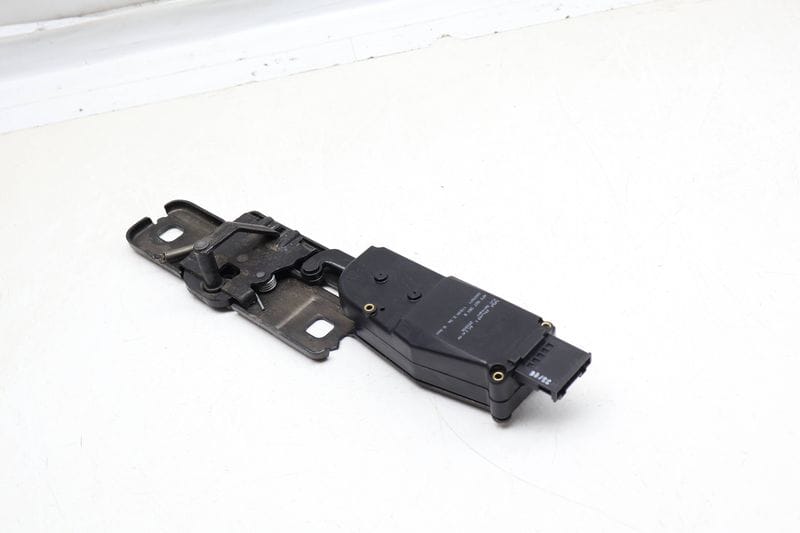 Trunk Latch Striker Plate / Motor 4F9827383B — Used (SKU 671173)