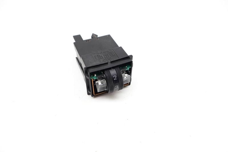 Heated Seat Switch / Dial 8E0963563 — Used (SKU 712889)