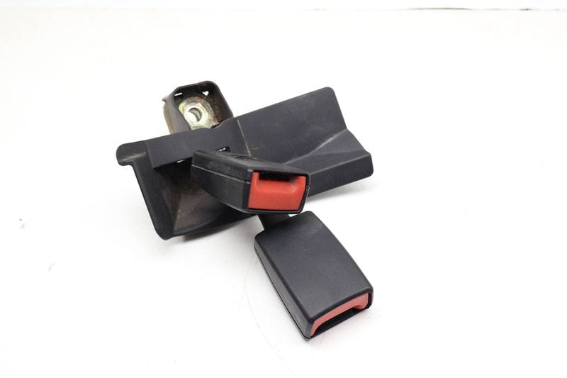 Seatbelt / Seat Belt Double Buckle Receiver 8E0857739E — Used (SKU 713091)