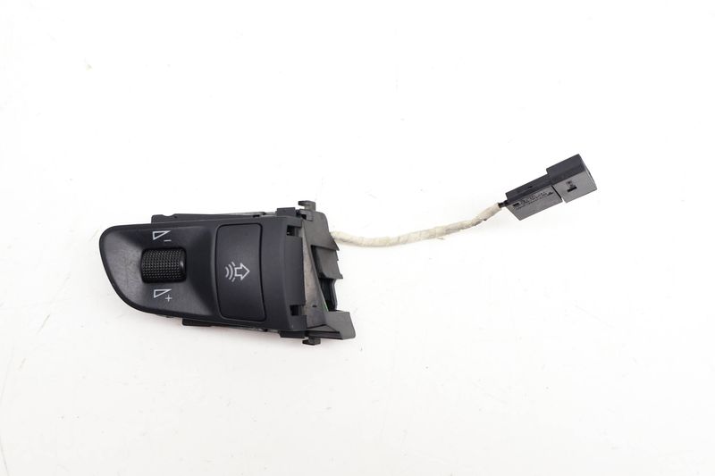 Steering Wheel Control Button / Switch 4F0951527A — Used (SKU 712906)