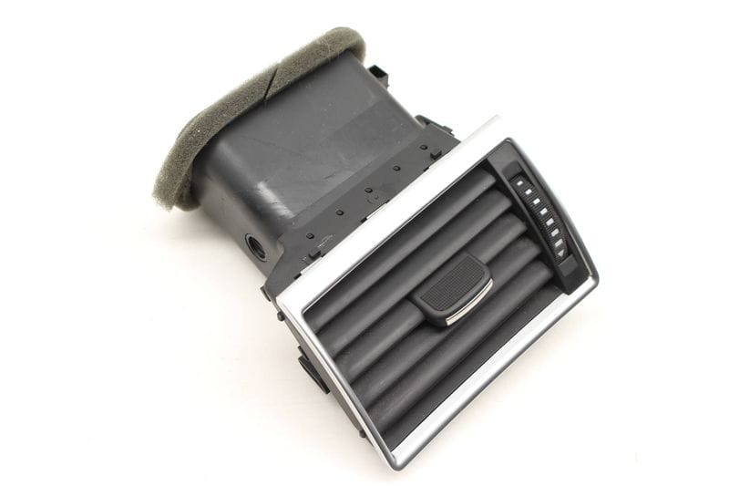 Dash Air Vent 4E0820901 — Used (SKU 264134)