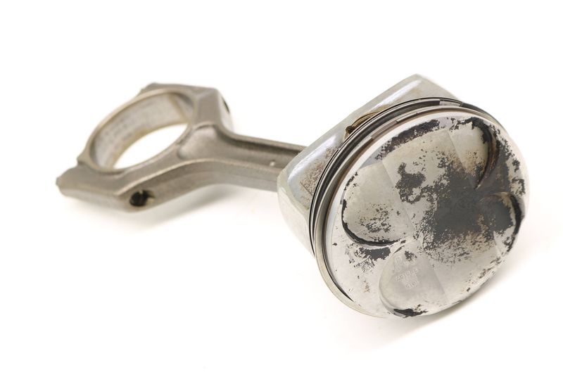 Piston w/ Connecting Rod 11257558528 — Used (SKU 415885)