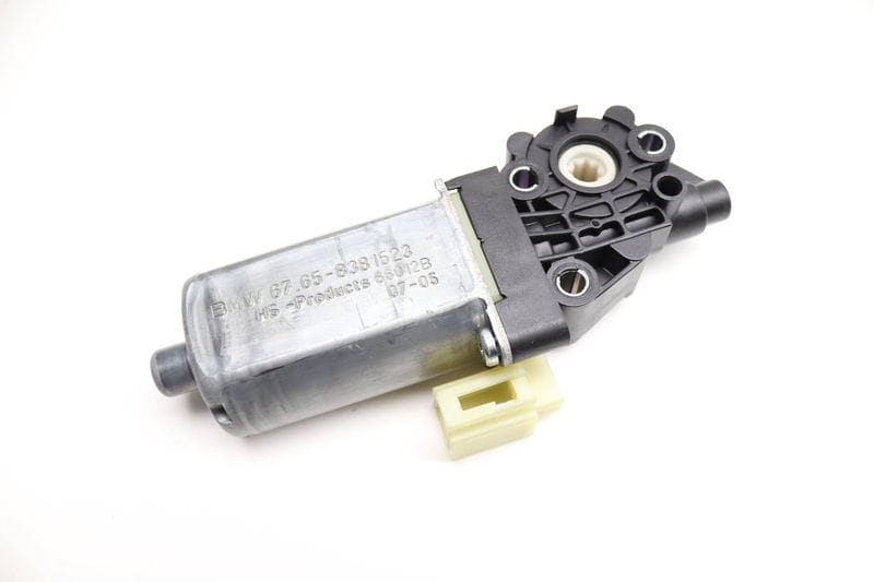 Window Sunshade / Sun Shade Motor 67658381523 — Used (SKU 557170)