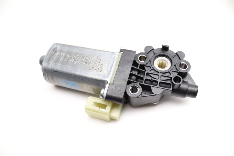 Window Sunshade / Sun Shade Motor 67658381523 — Used (SKU 557171)