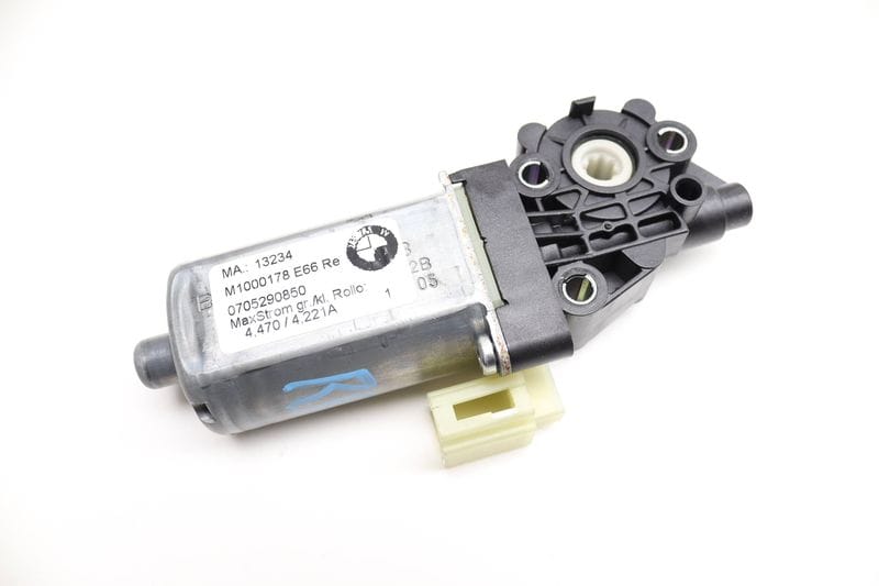Window Sunshade / Sun Shade Motor 67658381523 — Used (SKU 557172)