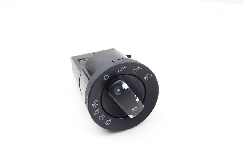 Headlight / Fog Light Switch 8E0941531D — Used (SKU 646038)
