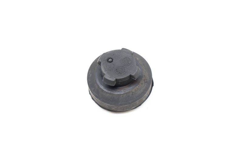Lower Radiator Rubber Mount 4B3121275 — Used (SKU 645982)