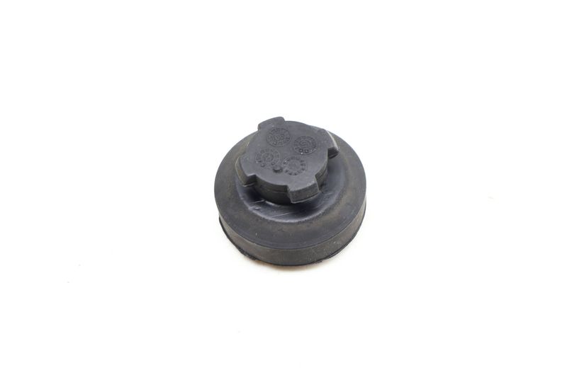 Lower Radiator Rubber Mount 4B3121275 — Used (SKU 645986)