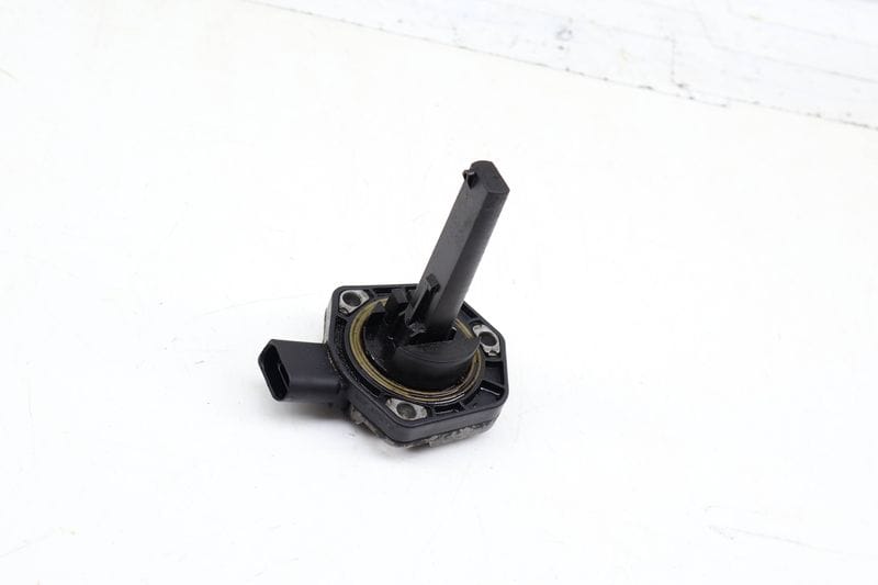 Engine Oil Level Sensor 06E907660 — Used (SKU 703704)