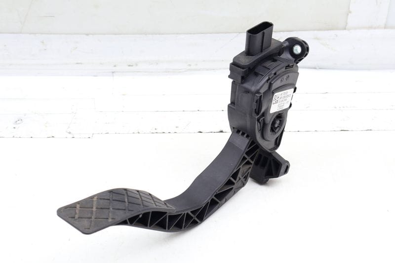 Gas Pedal / Accelerator Module 8K1723523 — Used (SKU 703771)