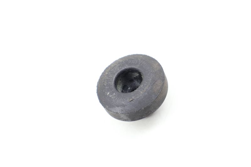 Lower Radiator Rubber Mount 8D0121275 — Used (SKU 645609)