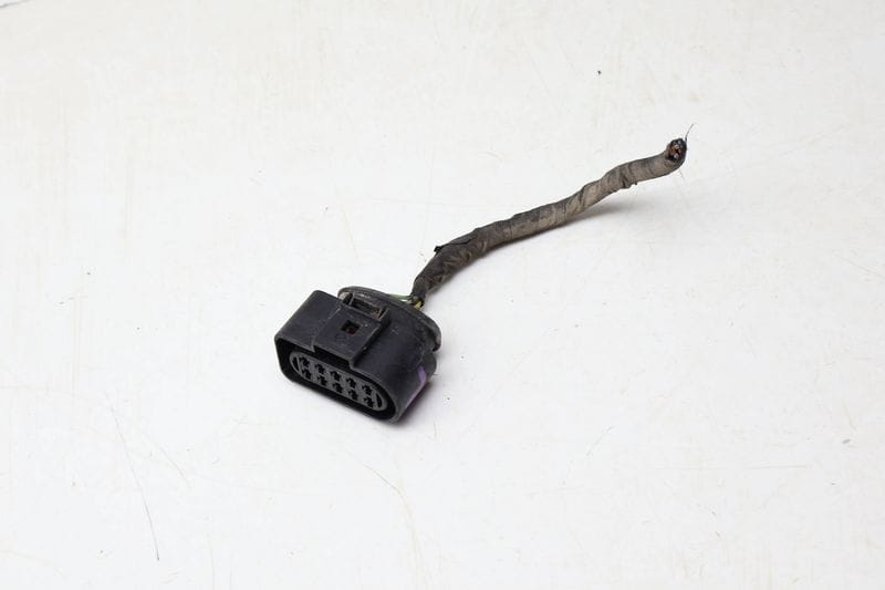 Tail Light / Lamp Wiring Harness Connector 1J0973735 — Used (SKU 703811)
