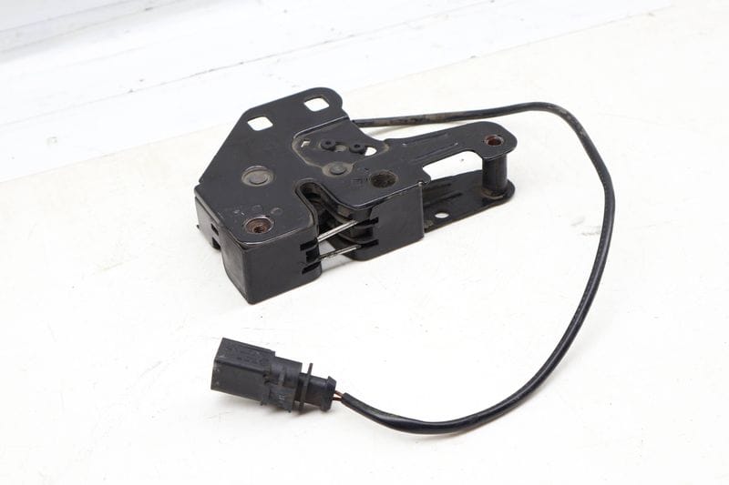 Lower Hood Latch / Lock 4F0823509B — Used (SKU 703696)