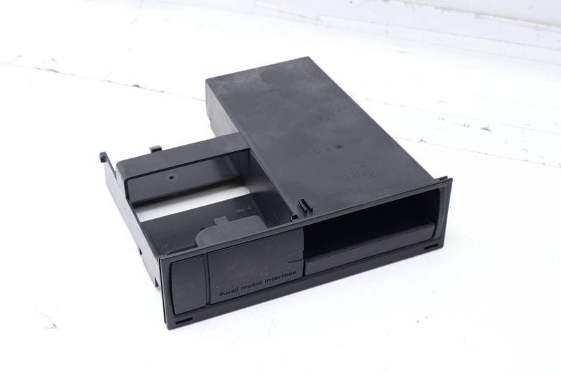 MMI / Ami Interface Module Housing 4E0060700 — Used (SKU 703813)
