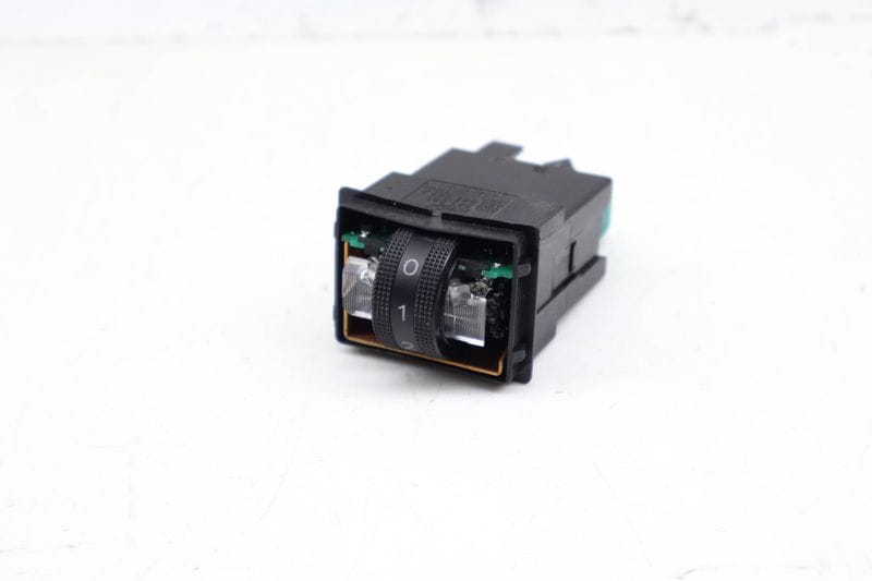 Heated Seat Switch / Dial 8E0963563 — Used (SKU 703651)