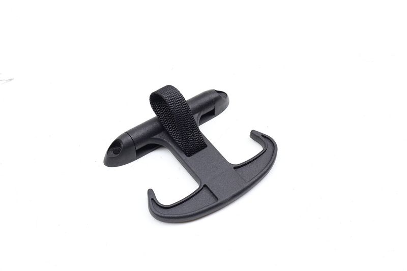 Trunk Cargo Hook / Hanger 6Y5867615 — Used (SKU 703601)