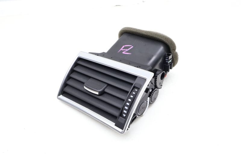 Dash Air Vent 4E0820901 — Used (SKU 684373)
