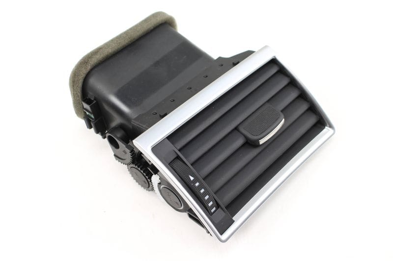 Dash Air Vent 4E0820902 — Used (SKU 216770)
