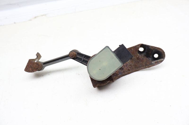 Headlight / Suspension Leveling Sensor 4E0616571E — Used (SKU 684684)