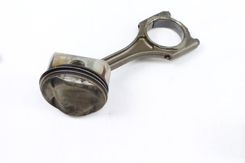 Piston / Connecting Rod 079107066DC — Used (SKU 217017)