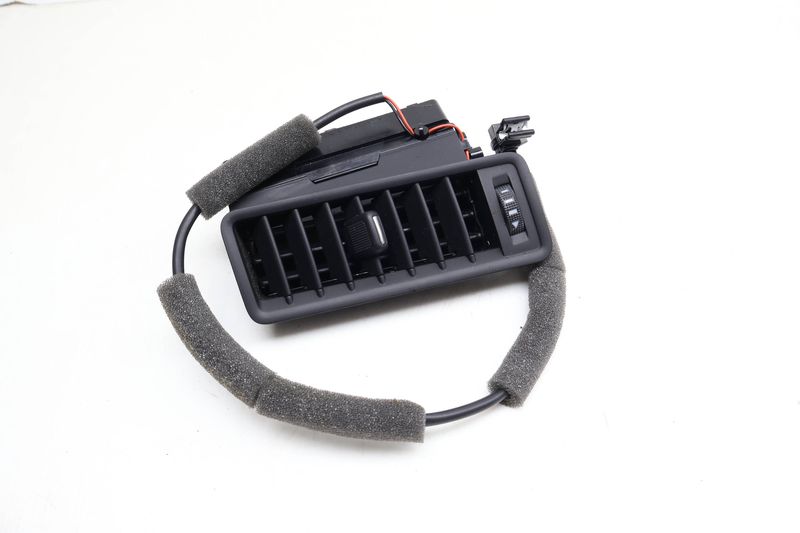 Upper B Pillar Air Vent 4E0819704C — Used (SKU 684376)