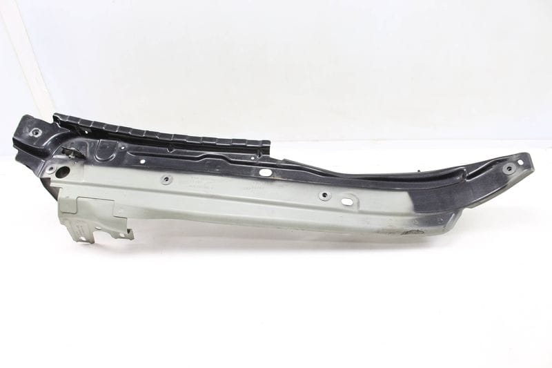 Upper Fender Mount / Bracket 4L0805157B — Used (SKU 212818)