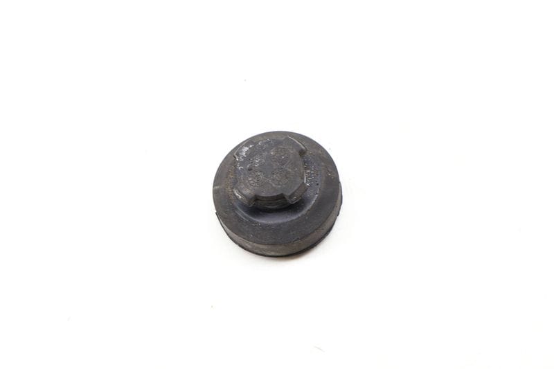 Lower Radiator Rubber Mount 4B3121275 — Used (SKU 652445)