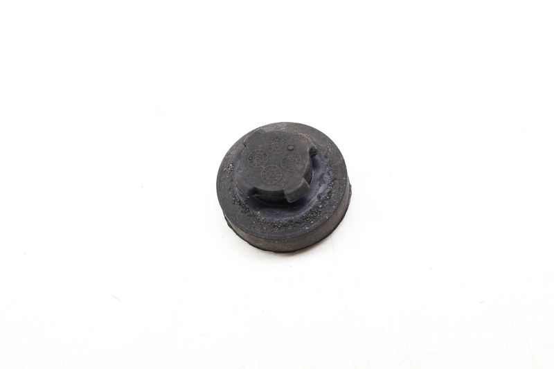 Lower Radiator Rubber Mount 4B3121275 — Used (SKU 652446)