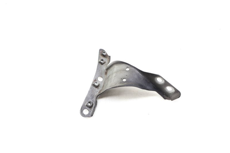 Fender Support Bracket 8E0821136A — Used (SKU 652485)
