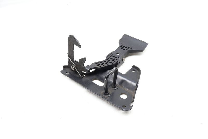 Upper Hood Latch / Lever 8E0823480F — Used (SKU 652414)