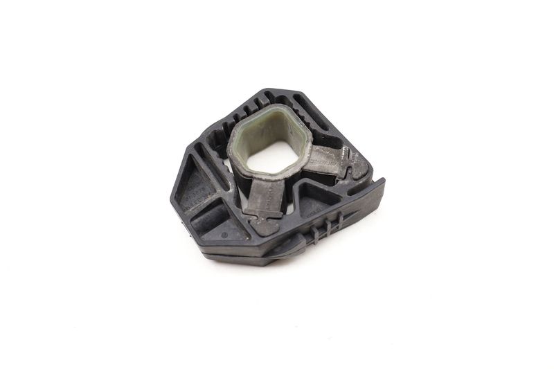 Upper Radiator Mount / Bracket 1K0121367G — Used (SKU 619638)