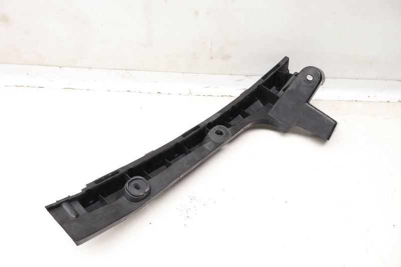 Bumper Guide / Bracket 8J0807483 — Used (SKU 619482)