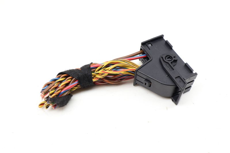 Hifi Stereo Amplifier / Amp Wiring Plug Connector Pigtail 8364862 — Used (SKU 704174)