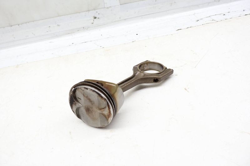 Piston w/ Connecting Rod 11257558528 — Used (SKU 704457)