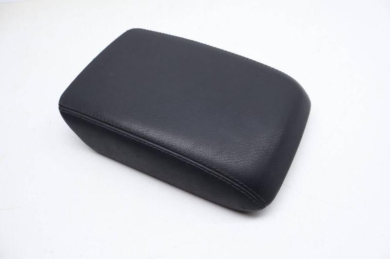 Center Console Armrest / Arm Rest 8K0864207G — Used (SKU 717160)