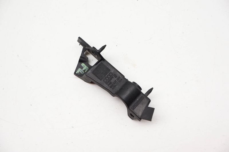 Bumper Guide / Bracket 8K0807283 — Used (SKU 717327)