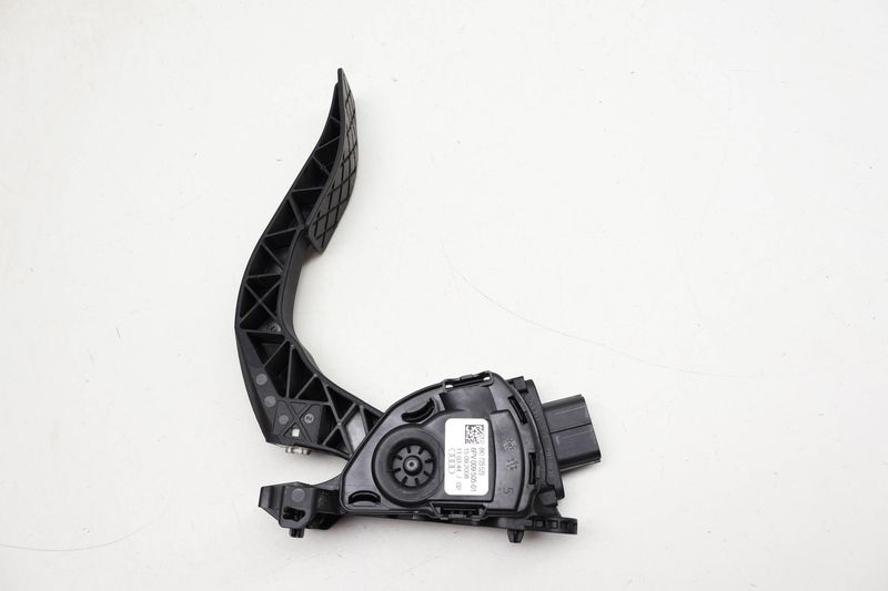 Gas Pedal / Accelerator Module 8K1723523 — Used (SKU 717185)