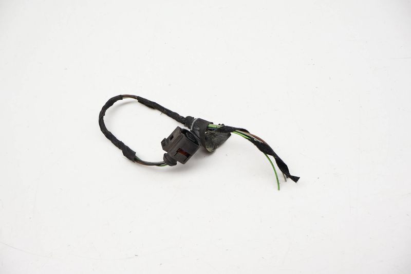 Outer Tail Light / Lamp Wiring Connector / Pigtail — Used (SKU 717203)