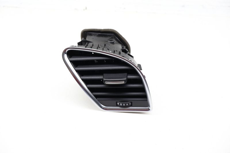 Dash Air Vent 8T1820902C — Used (SKU 717133)