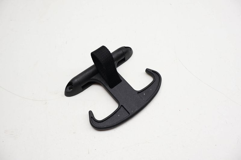 Trunk Cargo Hook / Hanger 6Y5867615 — Used (SKU 717048)