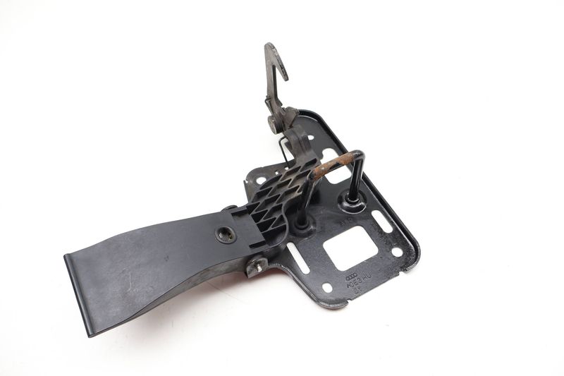 Upper Hood Latch / Lever 8T0823480 — Used (SKU 717326)