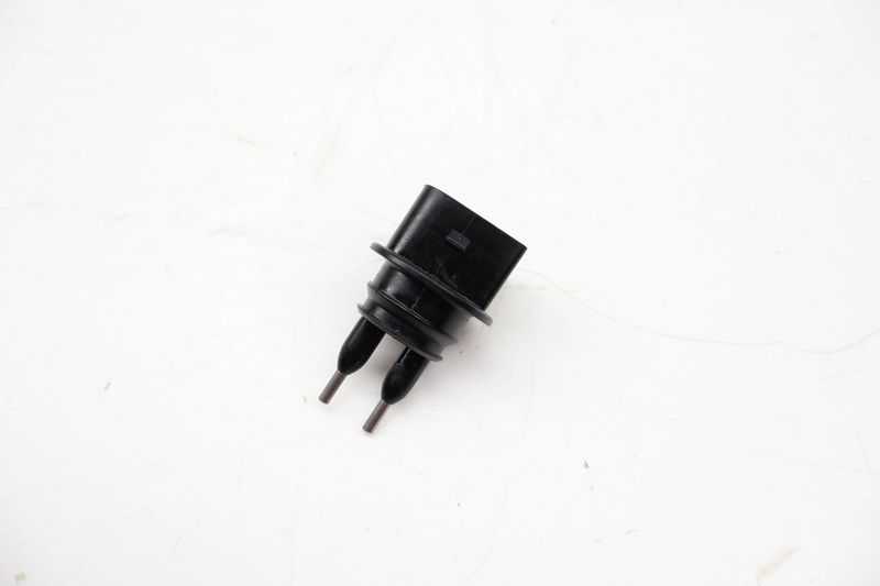 Windshield Washer Fluid Level Sensor 7M0919376 — Used (SKU 717338)