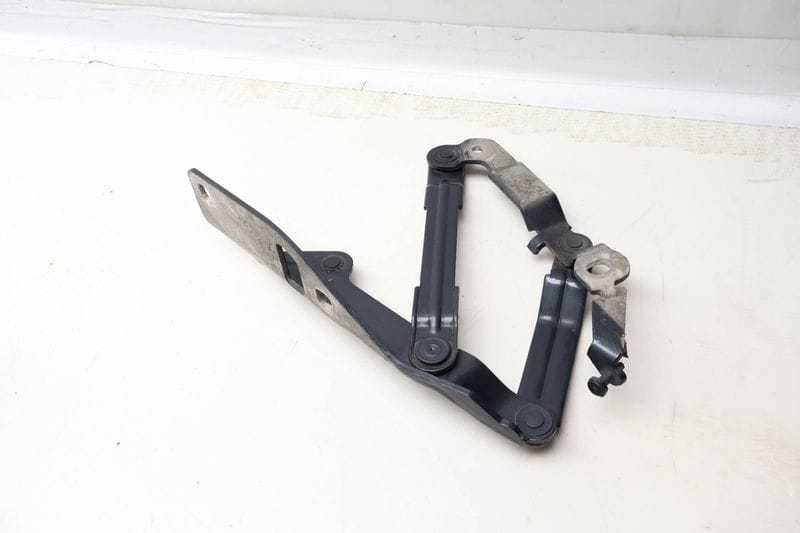 Hood Hinge 8J0823301H — Used (SKU 635938)