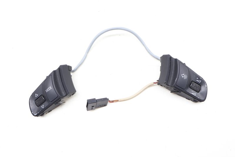 Steering Wheel Control Button / Switch Set 8J0951527 — Used (SKU 635764)