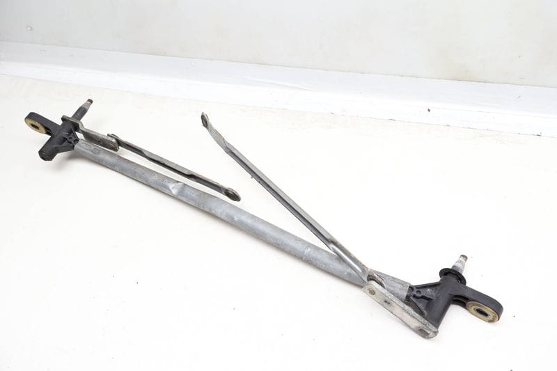 Windshield Wiper Bracket / Transmission 8J1955023D — Used (SKU 635968)